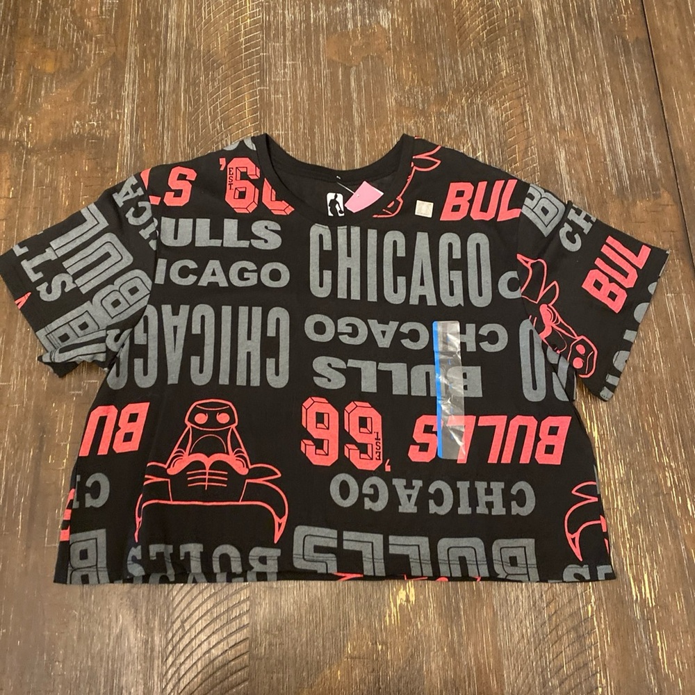Chicago Bulls NBA Womens Cropped T-Shirt L Black Logo Basketball Est 66
